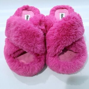 Abound Fuzzy Magenta Kids Slippers